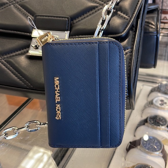 Michael Kors Jet Set Travel Medium Zip Around Card Case 
Color: Navy - Picture 8 of 16